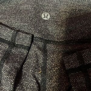 Lulu full size leggings size 4 great conditioning like new